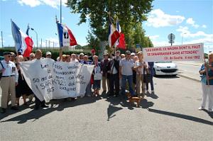 LA MARCHE DES HARKIS AOUT 2011 PIERRELATTE DE HERVE CUESTA  (2)